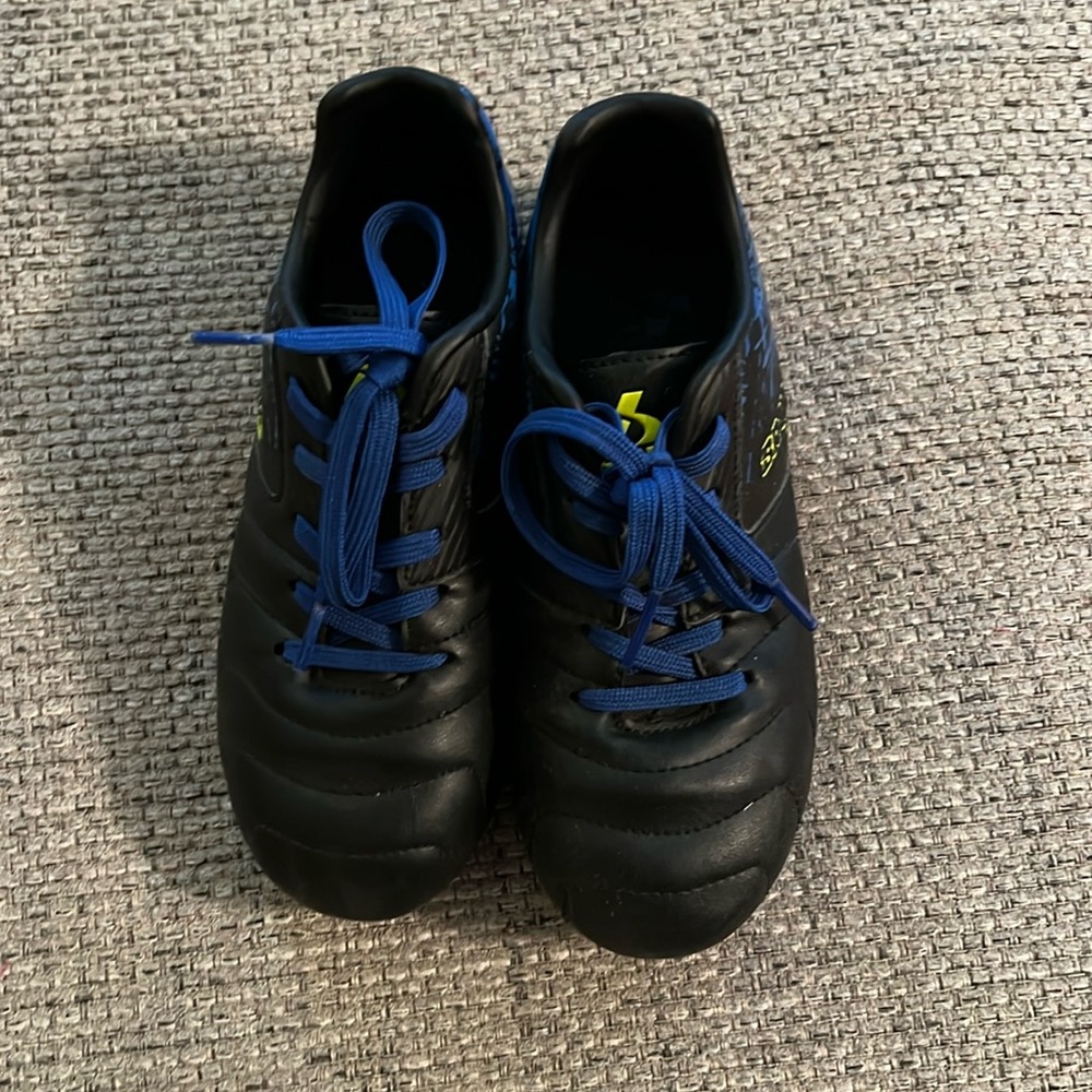EUC Brava Boys Soccer Cleats